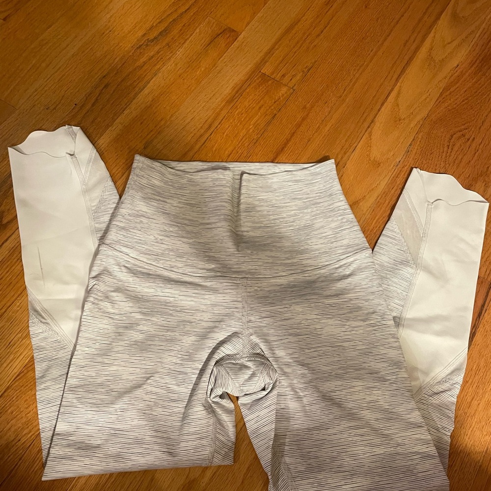 NWOT lulelmon scalloped crop